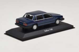 Volvo 740 Dark Blue Metallic Maxichamps 1:43 940171701 Kovina – slika 2 od 5