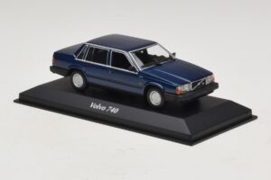 Volvo 740 Dark Blue Metallic Maxichamps 1:43 940171701 Kovina – slika 3 od 5