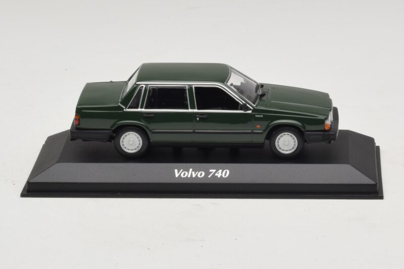 Volvo 740 Temno Zelen Maxichamps 1:43 940171700 Diecast