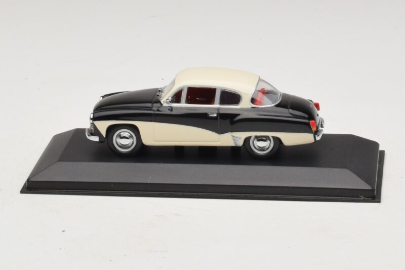 Wartburg A311 Temno Modra Bela Minichamps 1:43 WARBURG001 Kovina